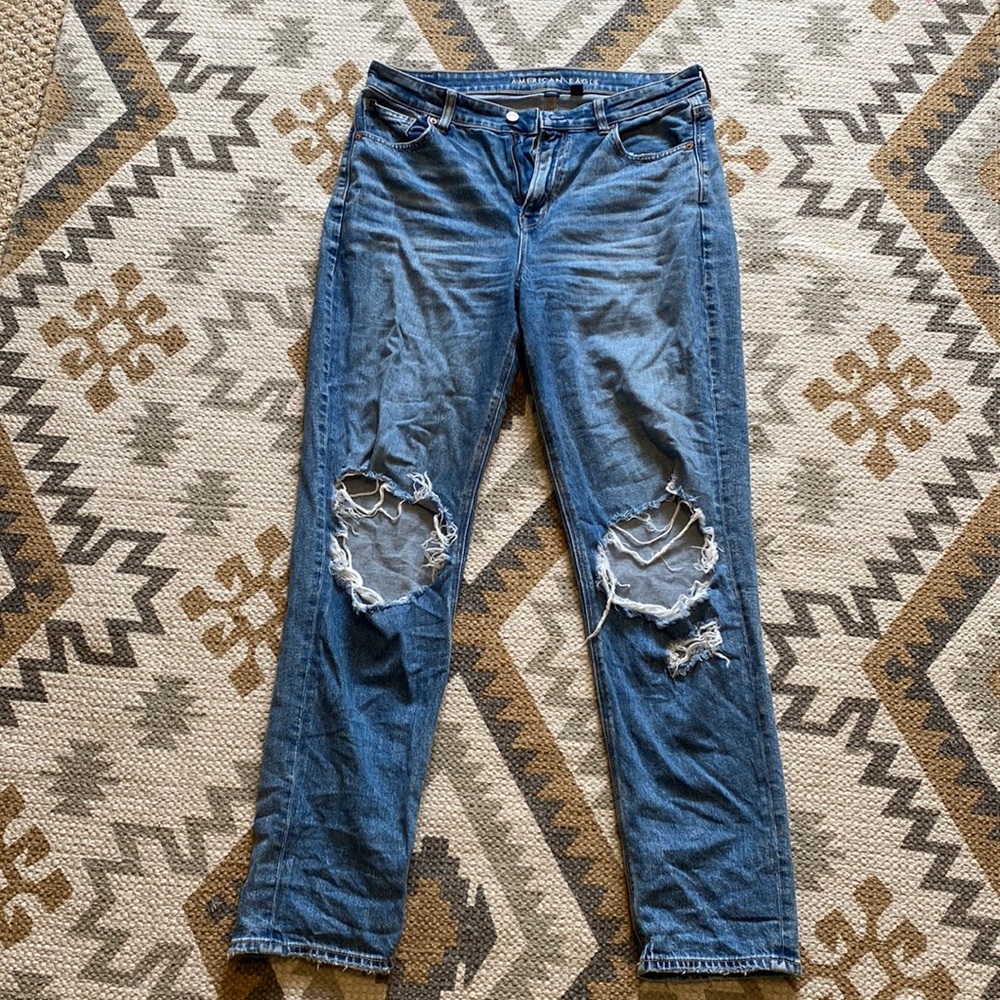 American Eagle Strigid Mom Jeans